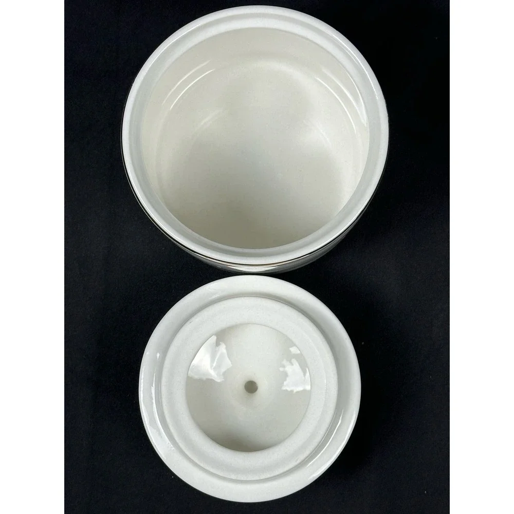 Sonoma Lifestyle Sugar Bowl with Lid white with Gold Trim